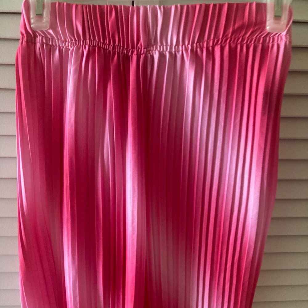 Pink Pants - Picture 2 of 4